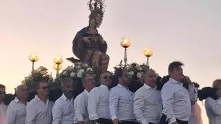 Procesión para la historia en Cambados