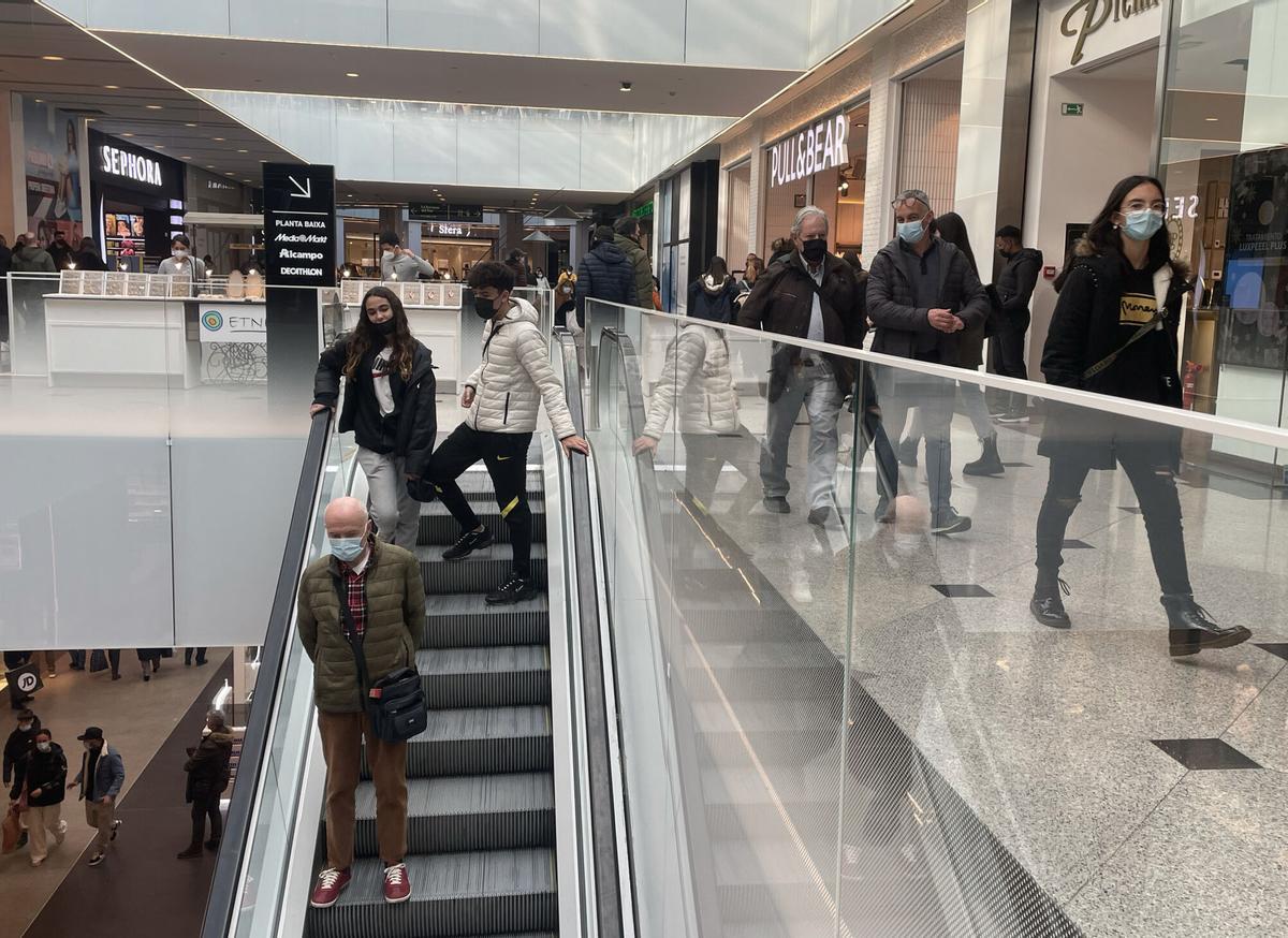 Aquests són els horaris i centres comercials que obren aquest diumenge a Barcelona