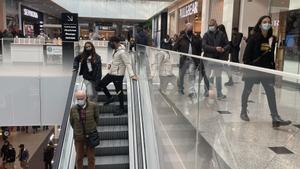 Aquests són els horaris i centres comercials que obren aquest diumenge a Barcelona