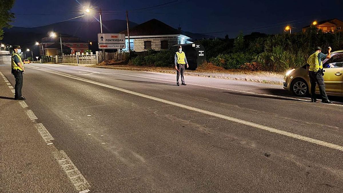 Un control de la Guardia Civil en la comarca.   | //  M.M.