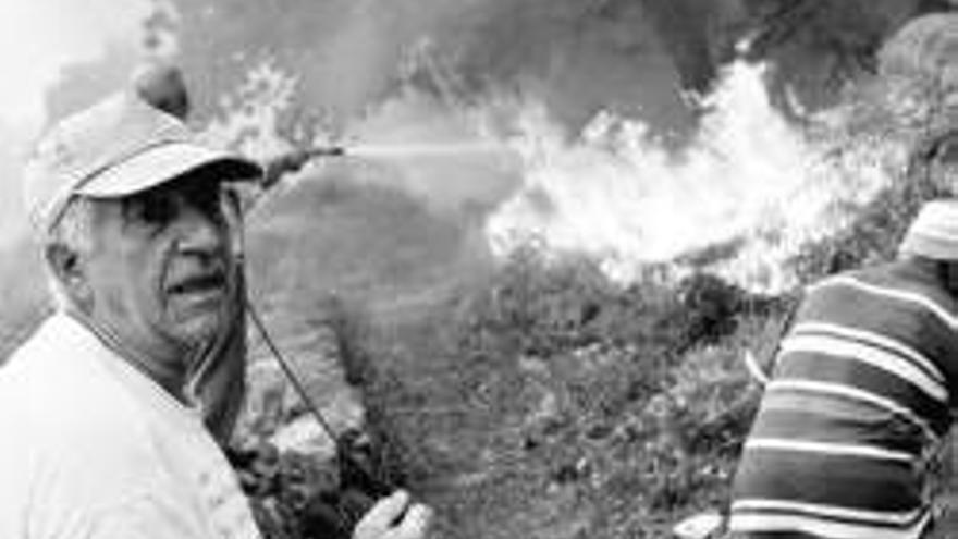 El Ejército acude a Galicia a combatir más de cincuenta incendios activos