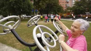 Las Meanas se convierte en un gimnasio para mayores: "Es bueno moverse y ayuda a socializar y distraerse"
