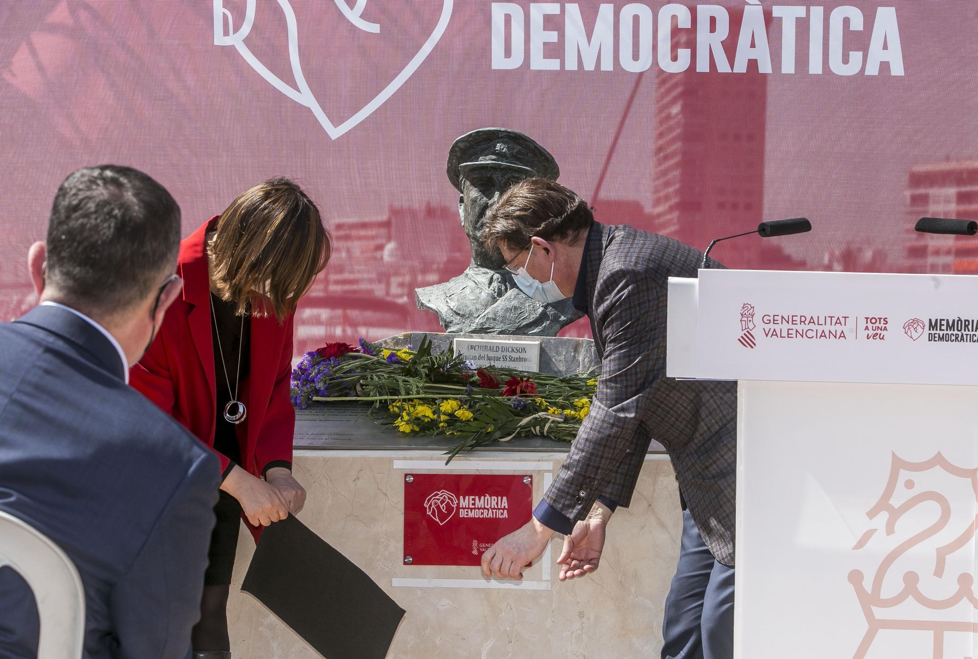 Homenaje a las víctimas de la Guerra Civil en el puerto de Alicante