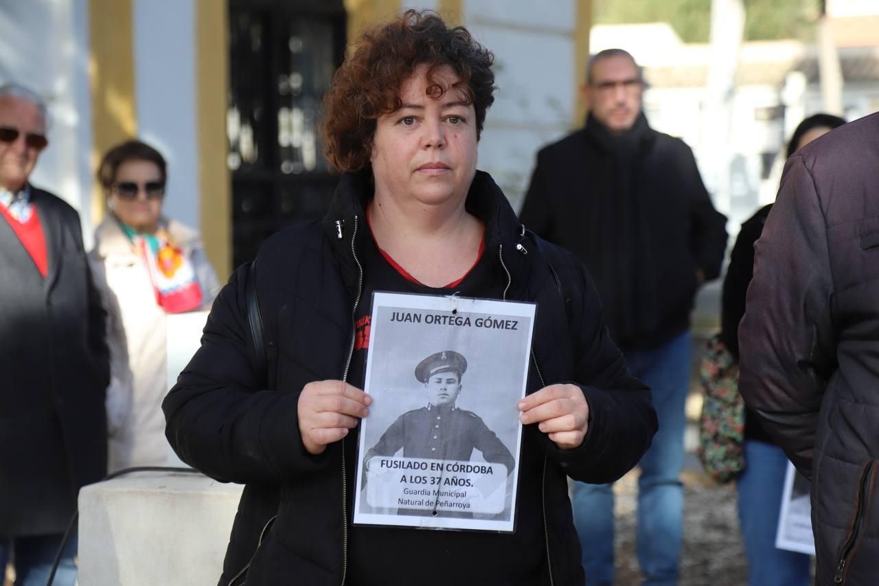 Acto en memoria de las víctimas del franquismo en el cementerio de la Salud