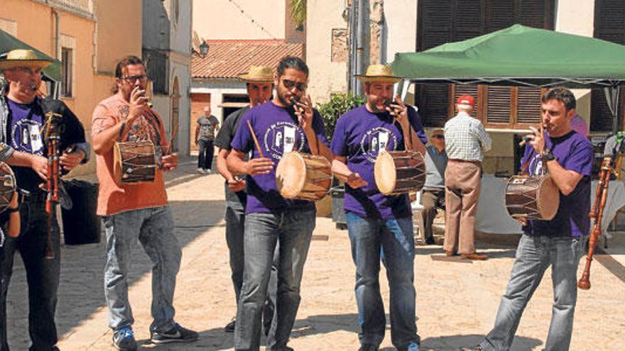 Una de las ´colles´ de ´xeremiers´ que estuvo amenizando la fiesta.