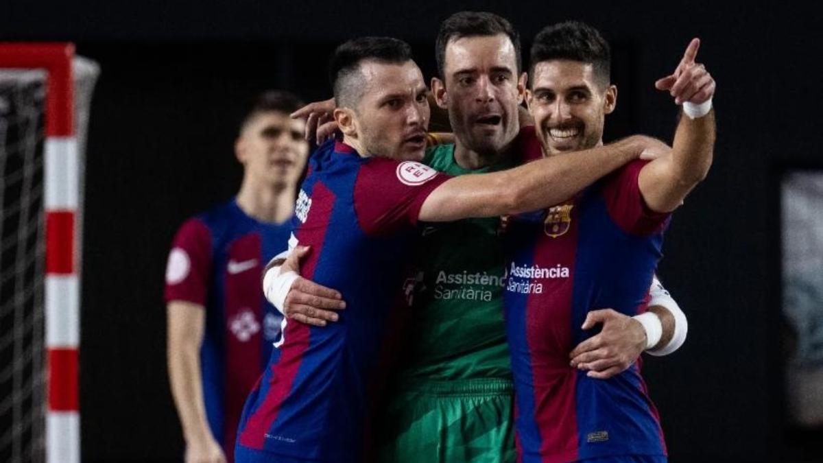 El Barça celebró por todo lo alto una victoria casi milagrosa