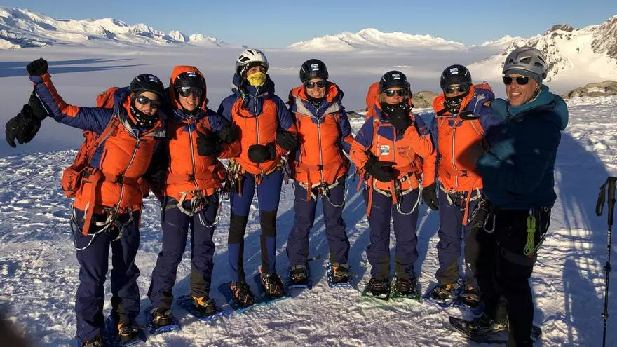 Las chicas del Reto Pelayo Vida 2023 llegan al Gorra Blanca: así ha sido el emotivo momento