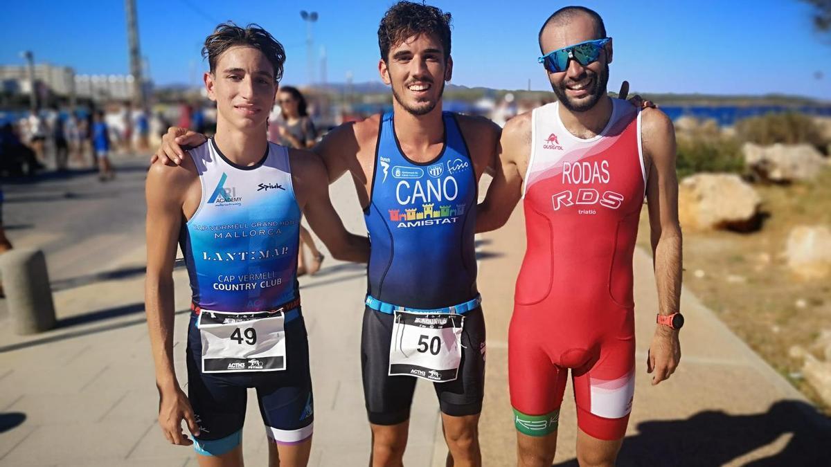 Podio masculino del Aquatló de Cala Millor