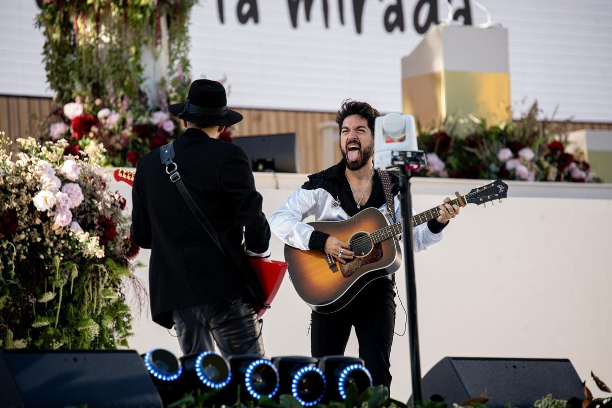 Siloé actúa antes de que comience la vigilia de oración con los jóvenes, en la Plaza de Lima, a 6 de junio de 2026, en Madrid (España). Durante la vigilia de oración con los jóvenes, el pontífice dirige un discurso a los asistentes tras el momento de oración comunitaria. La convocatoria reúne a miles de participantes en un encuentro centrado en la fe y el diálogo con las nuevas generaciones. 06 JUNIO 2026 Gabriel Luengas / Europa Press 06/06/2026. Siloé;Gabriel Luengas