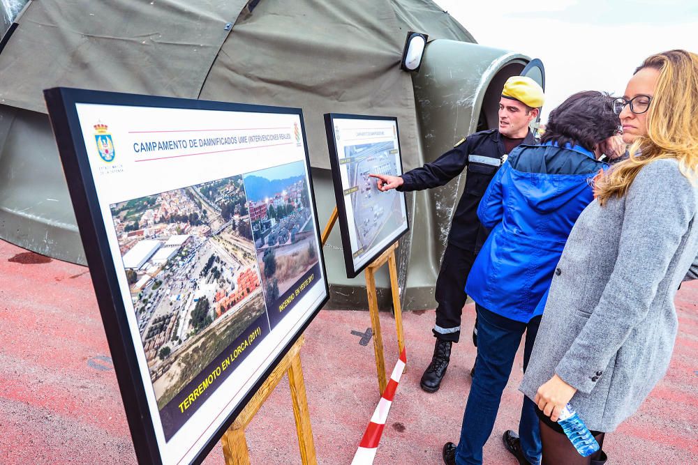 [SIN TITULO] La Generalitat realiza un gran despliegue de recursos, incluido un simulacro de una situación de pillajes en comercios tras un terremoto, helicóptero, bomberos o la intervención de la UME