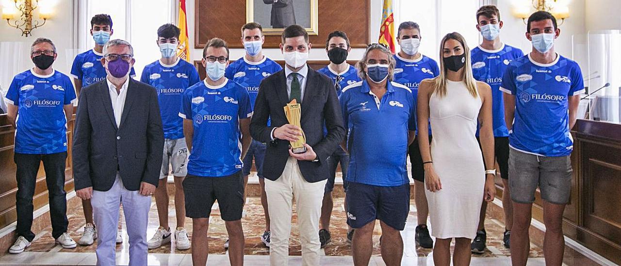 El ayuntamiento felicita al CA Gandia por su ascenso | ÀLEX OLTRA