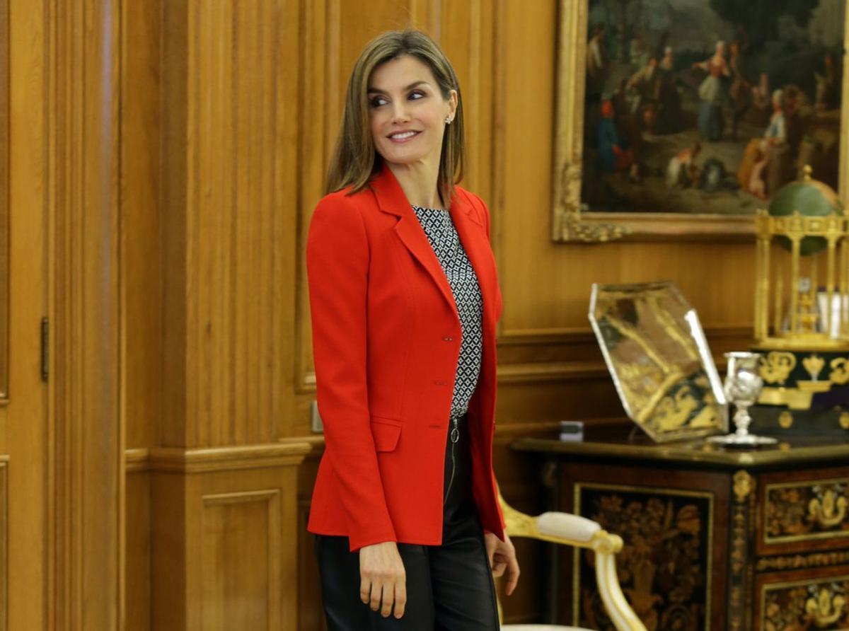 Letizia Ortiz con blazer roja