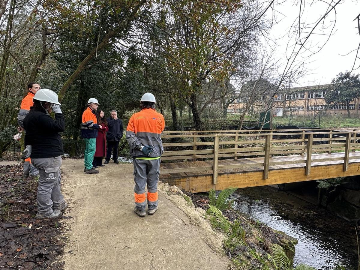 O proxecto inclué novas pasarelas de madeira para facilitar o acceso ao paseo desde a rúa de Ramón Baltar.