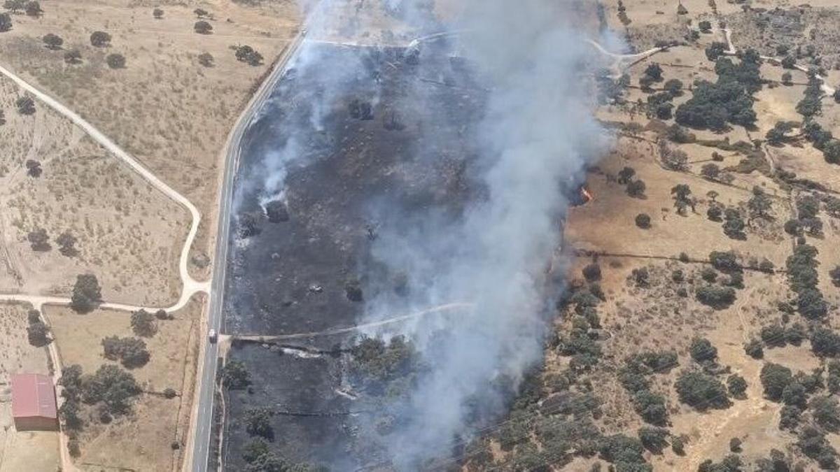 Vista aérea del fuego en Bohonal de Ibor