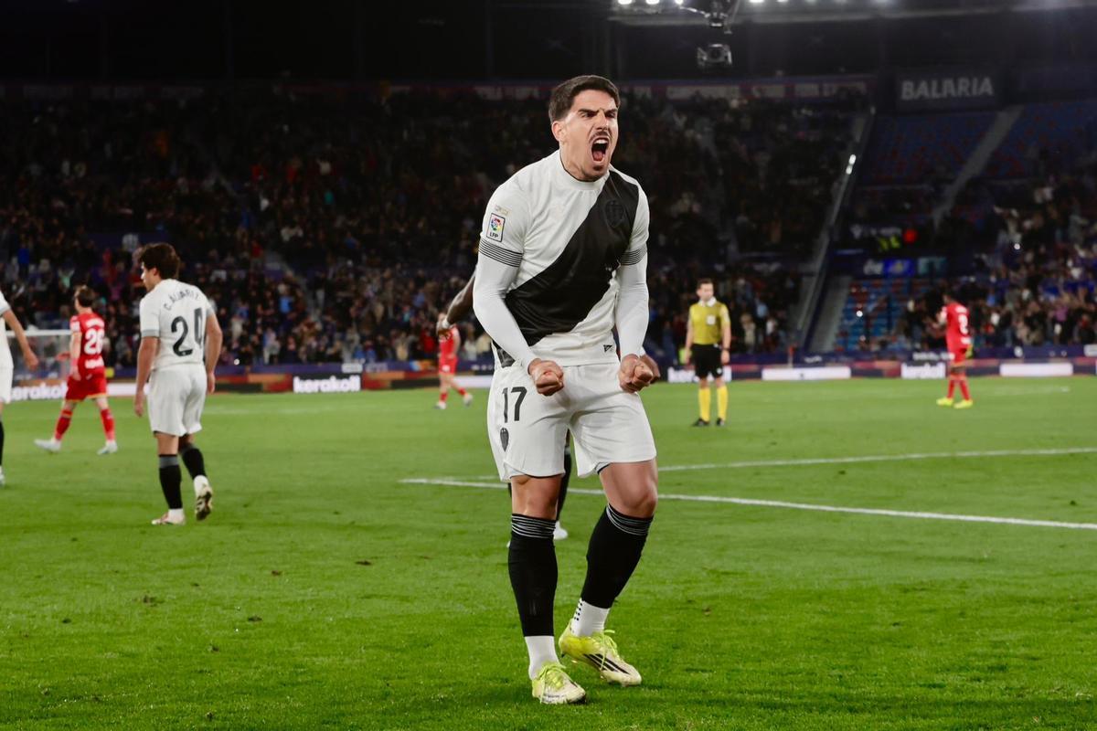 Carlos Espí aferra al Levante UD a la permanencia tras la victoria contra el Getafe en el Ciutat