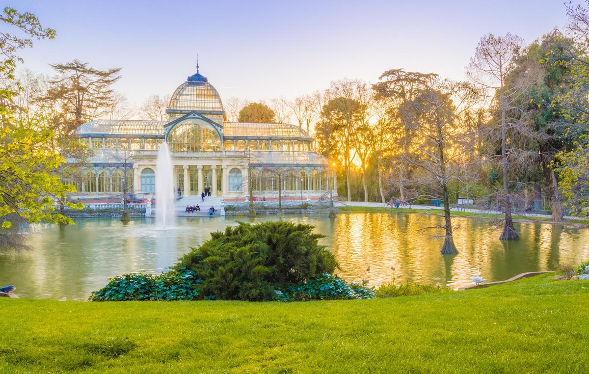 El Palacio de Cristal Palacio de Cristal alberga exposiciones temporales.