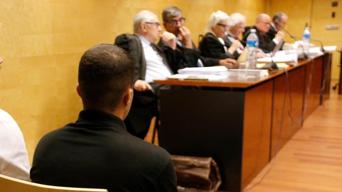 D'esquenes, el conductor acusat de matar una ciclista als Àngels.