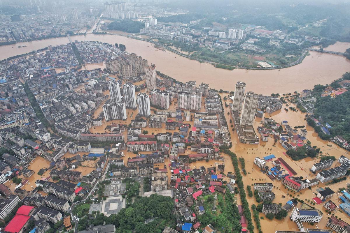Inundaciones en el condado de Pingjiang debido a las fuertes lluvias
