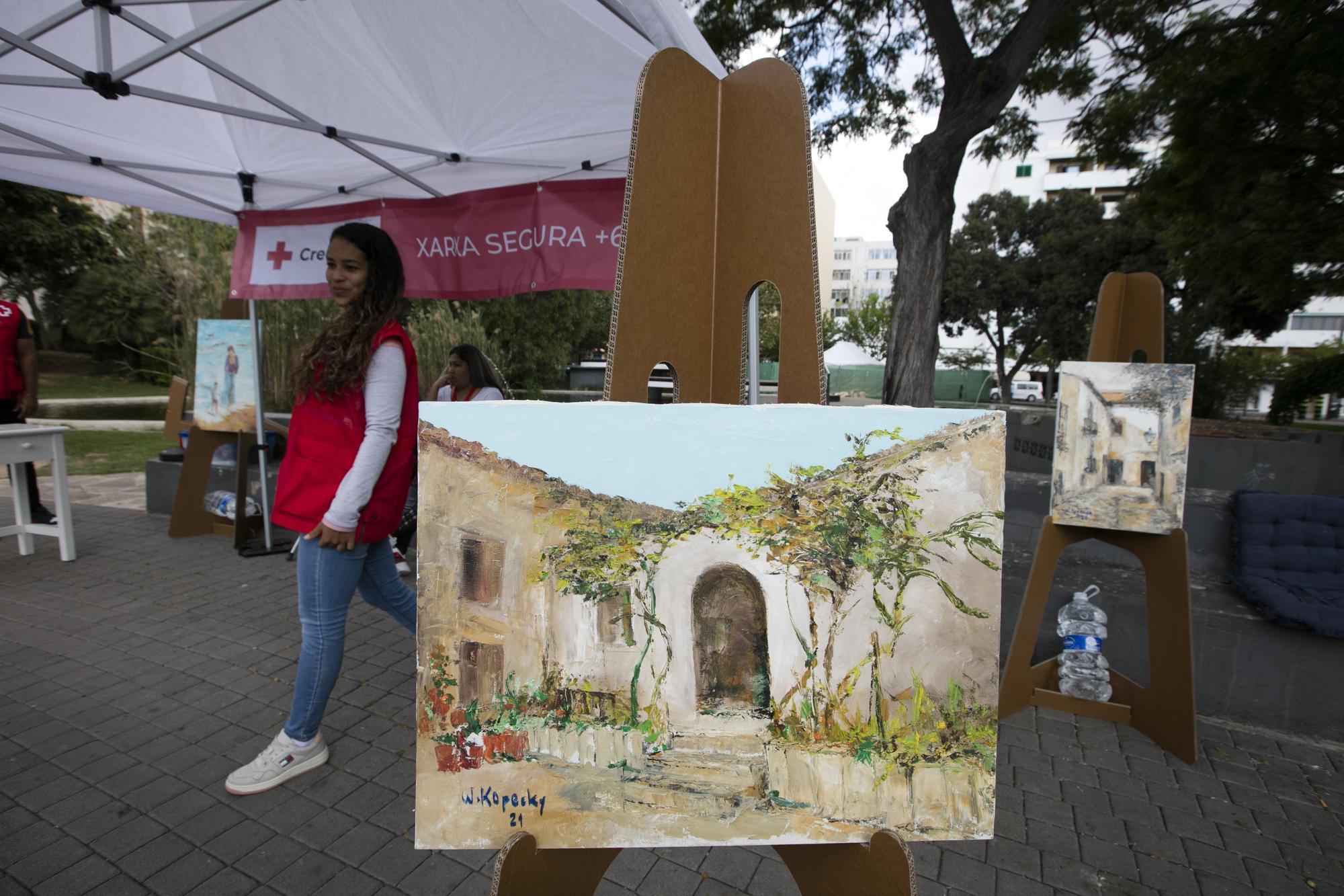 Exposiciones en el Parque de la Paz de los usuarios de Cruz Roja