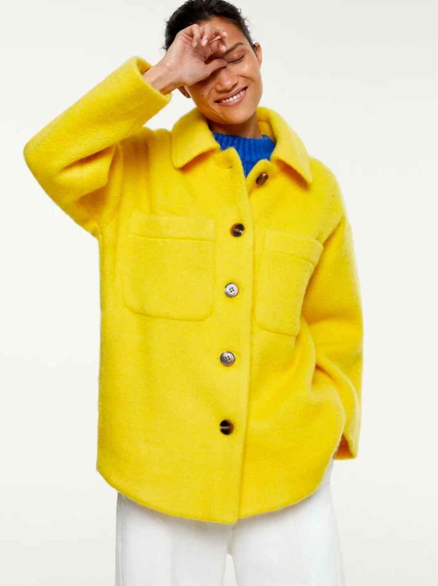 Abrigo de lana en tono amarillo de Parfois