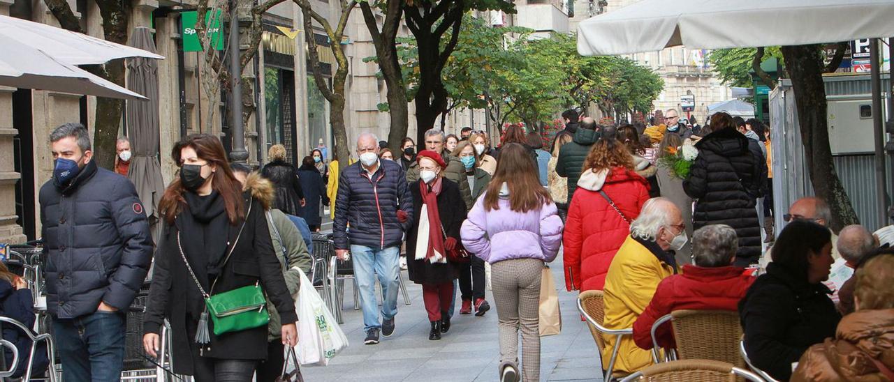 Ambiente en la calle del Paseo este sábado. | // IÑAKI OSORIO