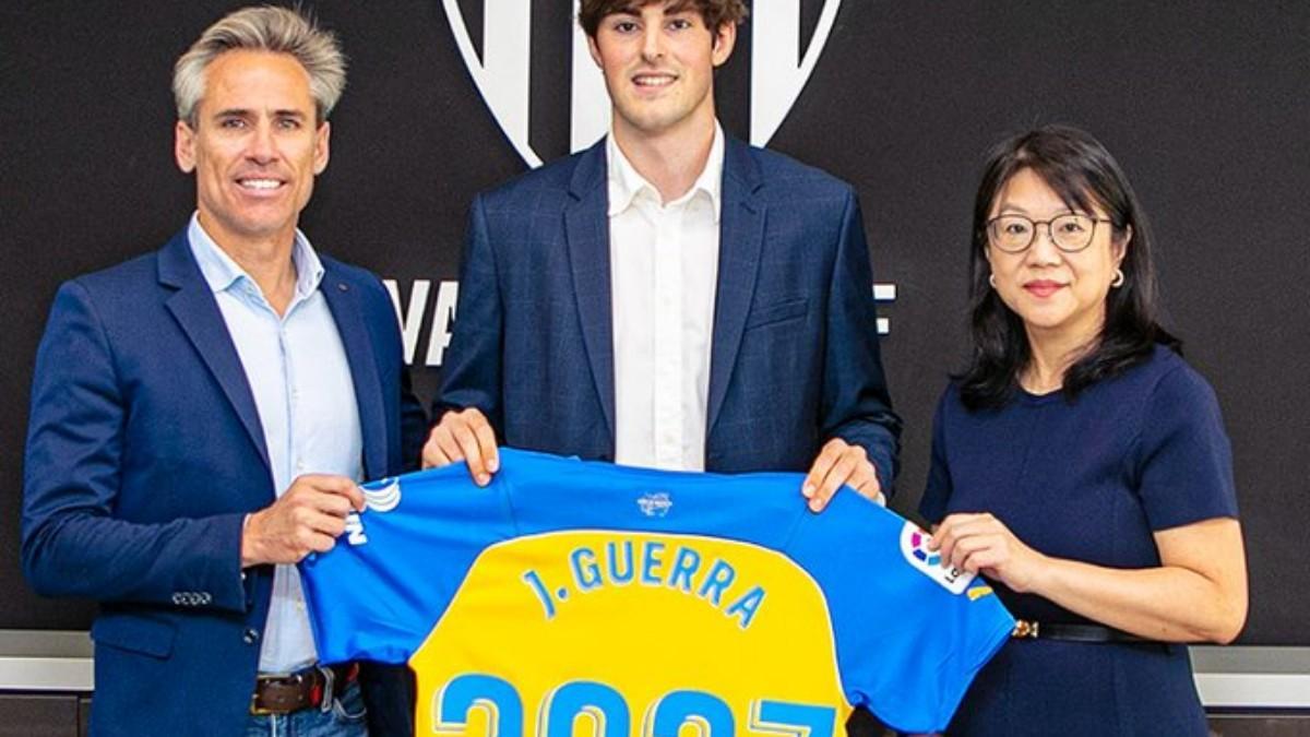 Javi Guerra renueva hasta 2027