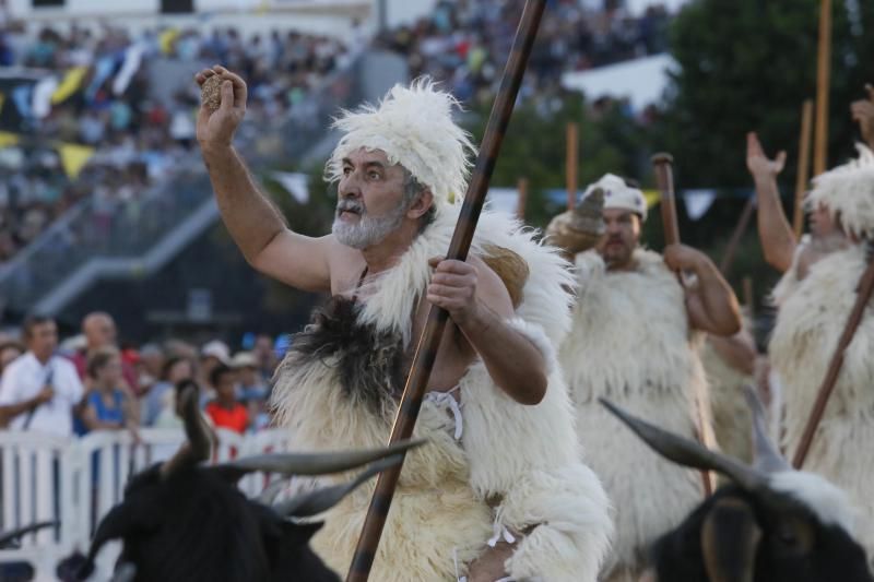 Representación del hallazgo de la Virgen de Candelaria por los guanches 2016