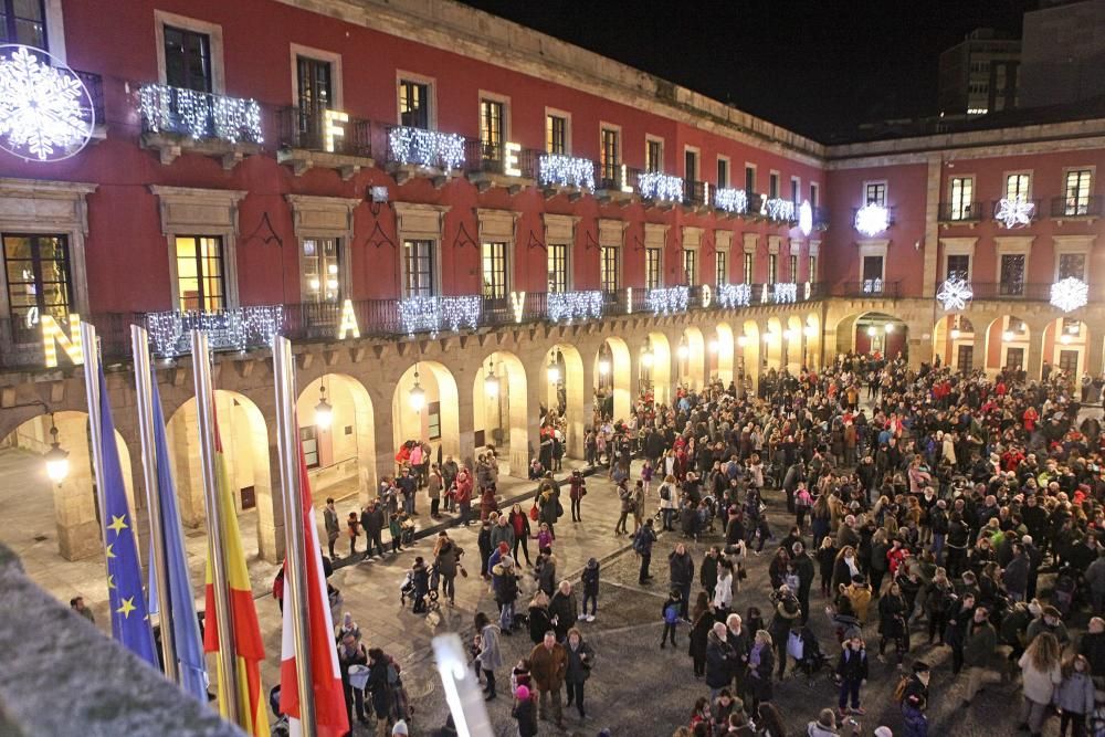 Encendido de luces navideñas en Gijón.