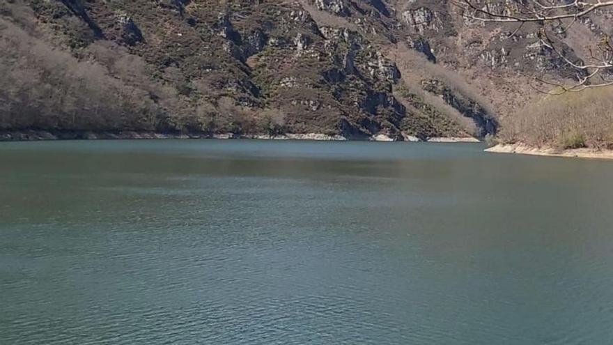 Cofiño acepta negociar las compensaciones que recibe Caso por el embalse de Tanes