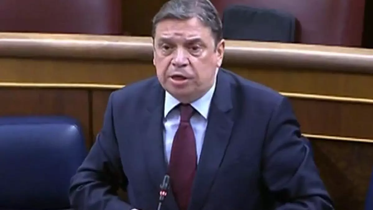 Planas protagoniza un pequeño susto en el Congreso al sufrir un mareo mientras hablaba