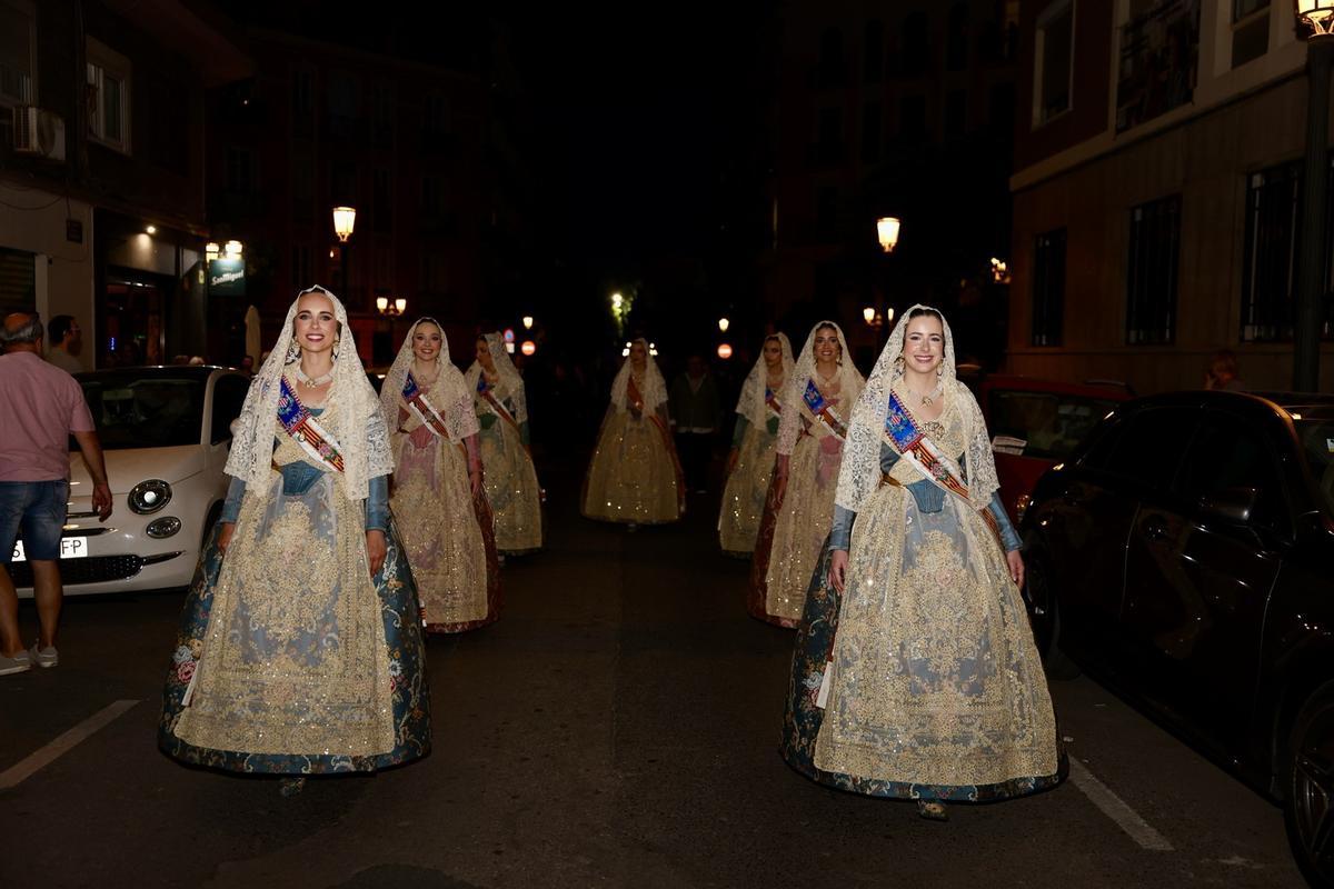 El Cristo de la Fe desfila por Saïdía acompañado por Carmen Prades y la corte mayor