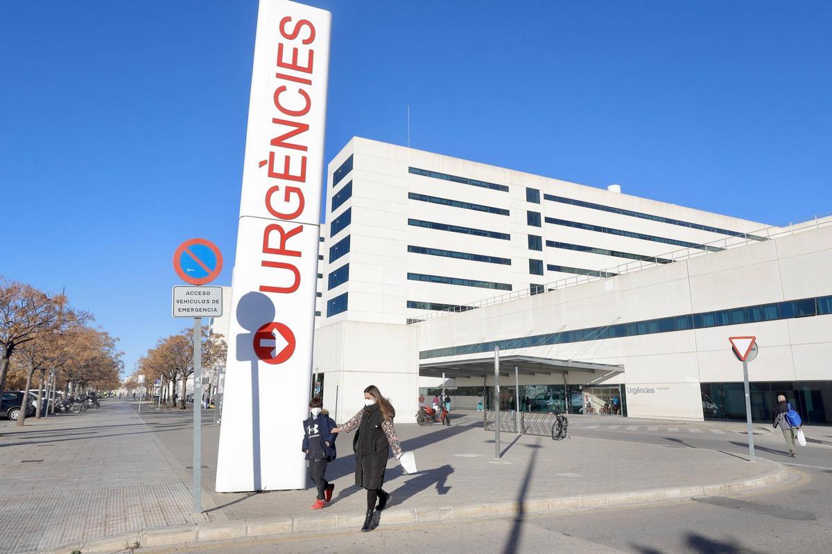 Entrada de urgencias del hospital La Fe de València.
