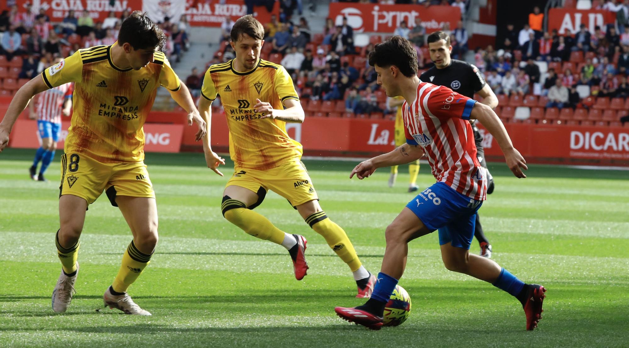 En imágenes: Así fue el partido entre Sporting y Mirandés en El Molinón