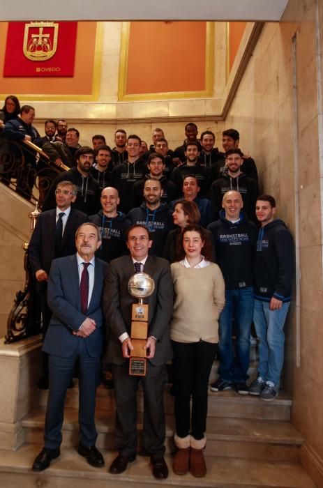 Recepción al Unión Financiera Oviedo en el Ayuntamiento tras ganar la Copa.