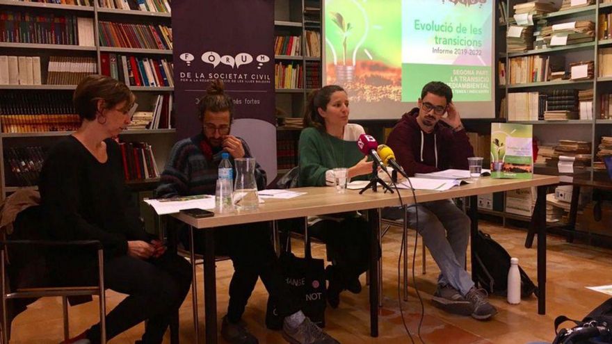 Presentación ayer del informe.  | FÒRUM DE LA SOCIETAT CIVIL