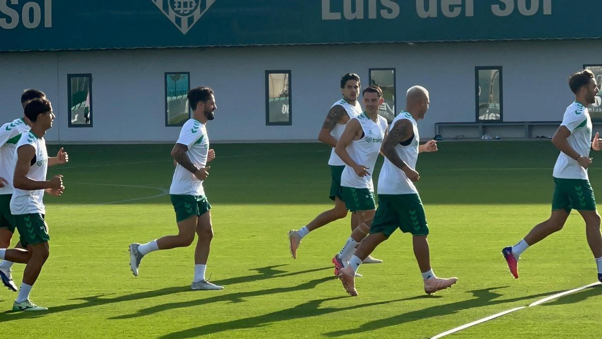 Isco Alarcón, en el entrenamiento del Betis de este jueves en la CD Luis del Sol