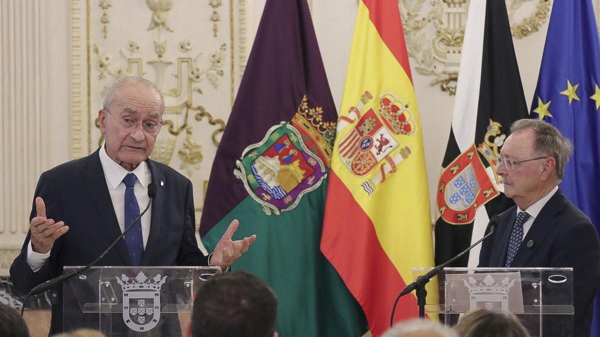 De la Torre, conmocionado en su visita a Ceuta por la crisis migratoria: "Presidente, estamos contigo"
