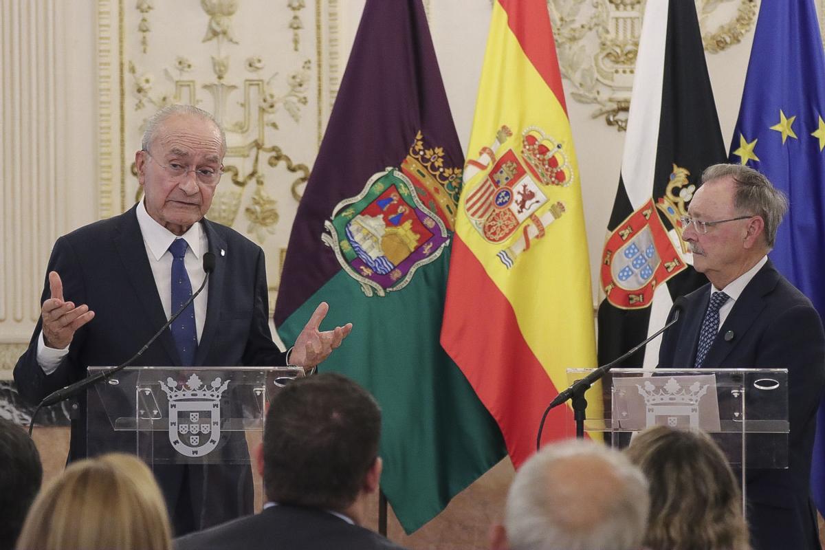 De la Torre, conmocionado en su visita a Ceuta por la crisis migratoria: "Presidente, estamos contigo"