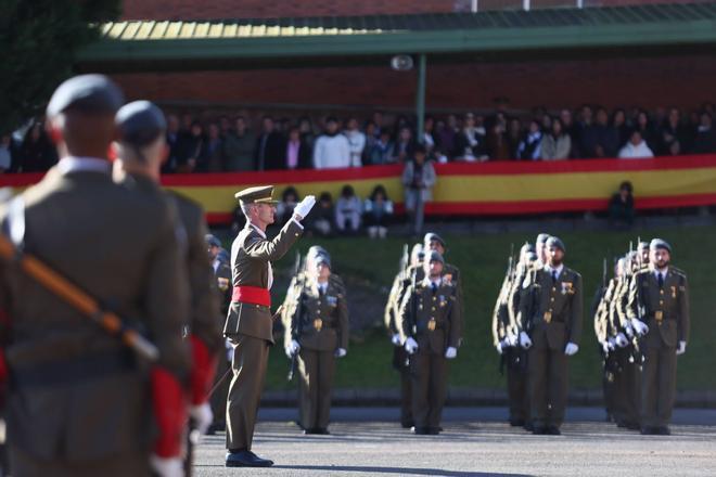 EN IMÁGENES: El acuartelamiento "Cabo Noval" se vistió esta mañana de gala para celebrar el día de la Inmaculada