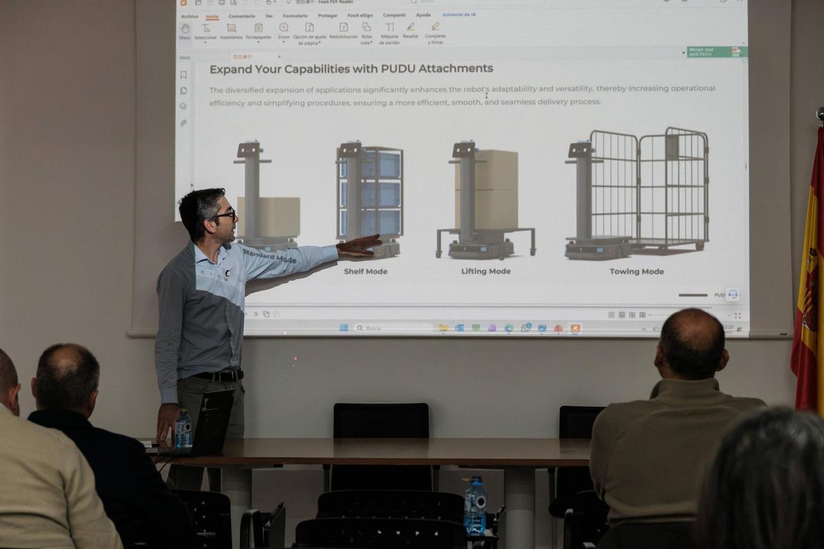 Un momento de la charla de Toni Guasch en el Centro Bit de sa Coma.
