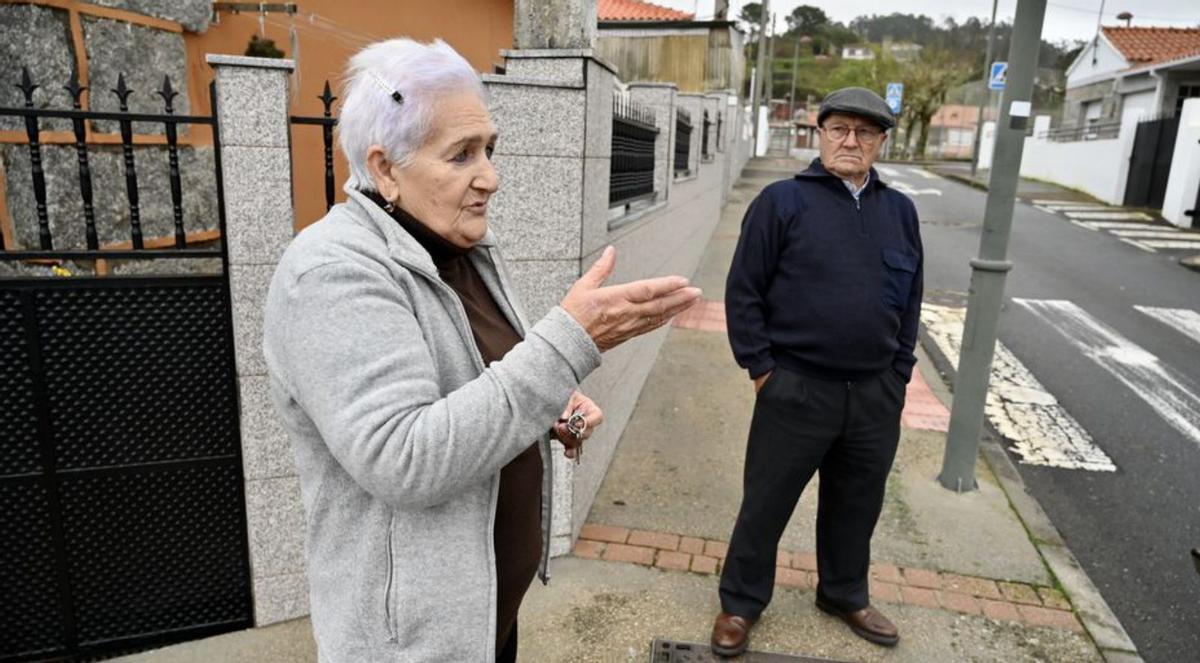 Teresa García y Alfredo Fuentes en las calles de Mogor. |   // RAFA VÁZQUEZ 