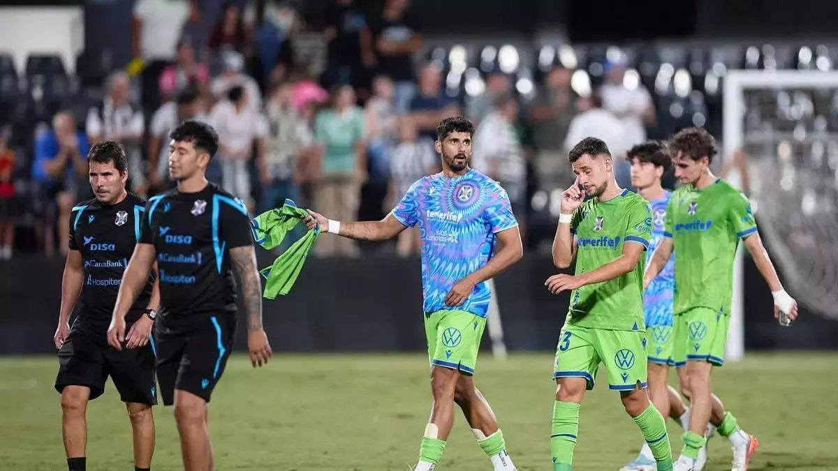 Aún esperan su momento: dos jugadores de campo del CD Tenerife no han disputado ni un solo minuto