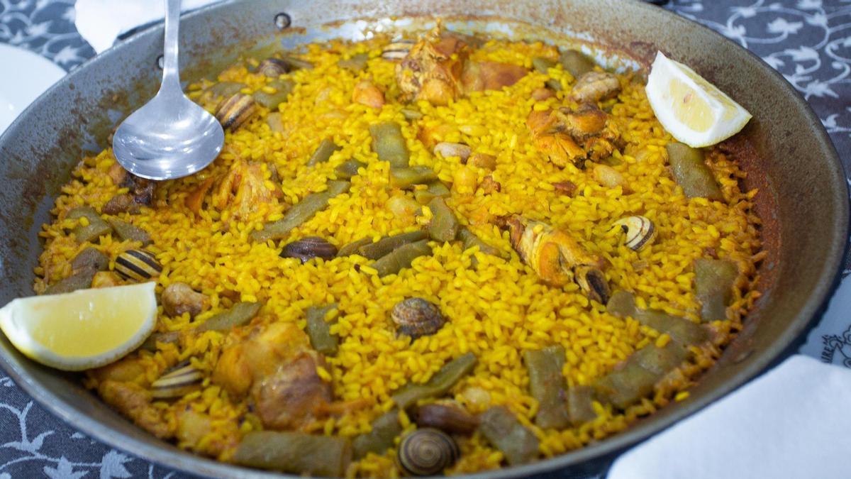 La paella valenciana, uno de los platos de la gastronomía española más internacionales.