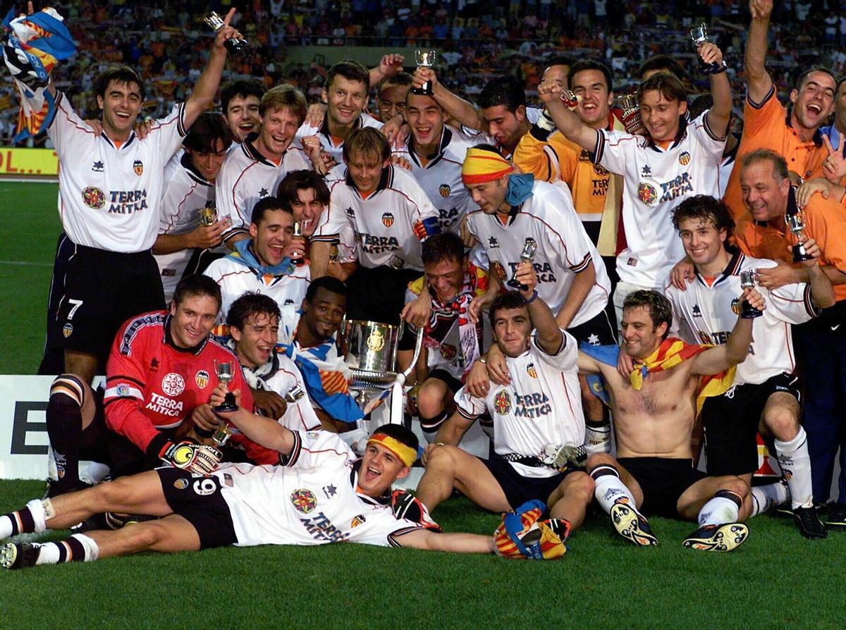 VALENCIA CF: 26 años del título de Copa del Rey en la Cartuja ante el ...