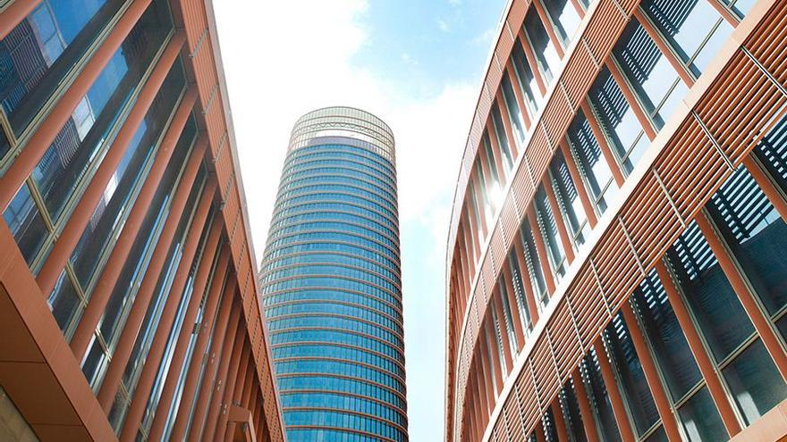 Argis acuerda con Caixabank la compra de Torre Sevilla y su centro comercial