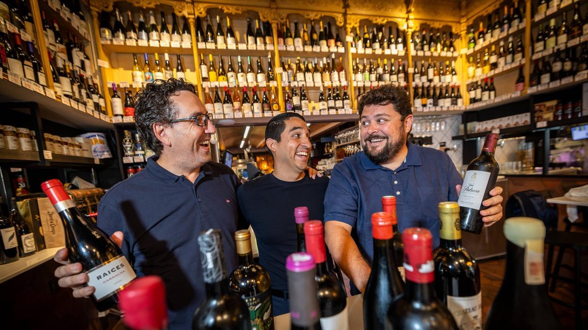 Queviures Serra: el colmado centenario del Eixample con el reloj parado y que se reinventa como bar de vinos