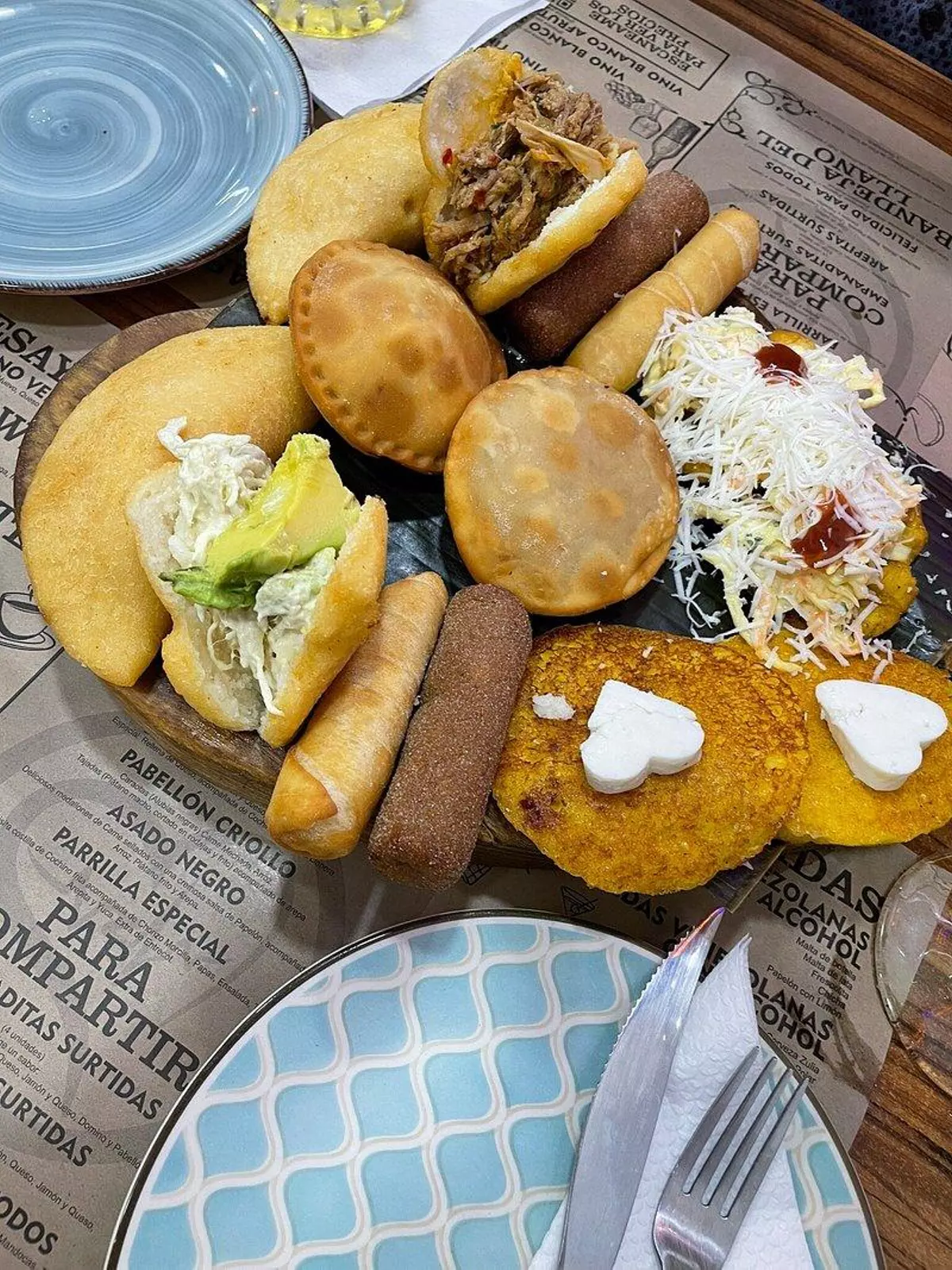 Comida en grandes proporciones: este rincón de Gran Canaria te lleva directo a Venezuela