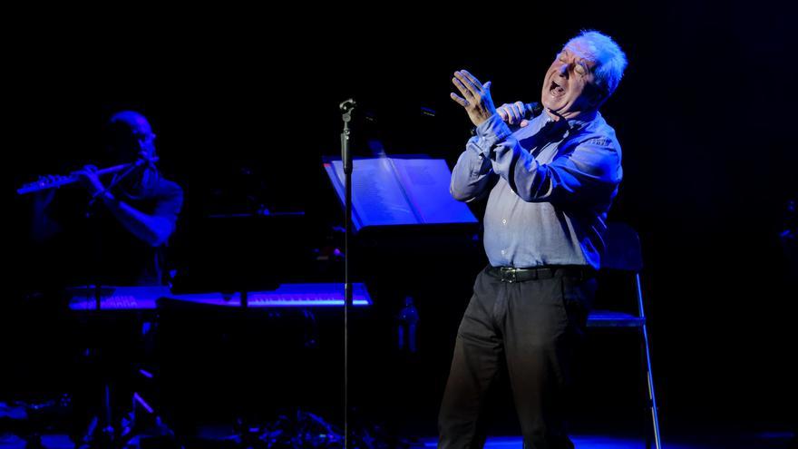 Víctor Manuel enamora al Auditorio con sus 75 años de vida en canciones