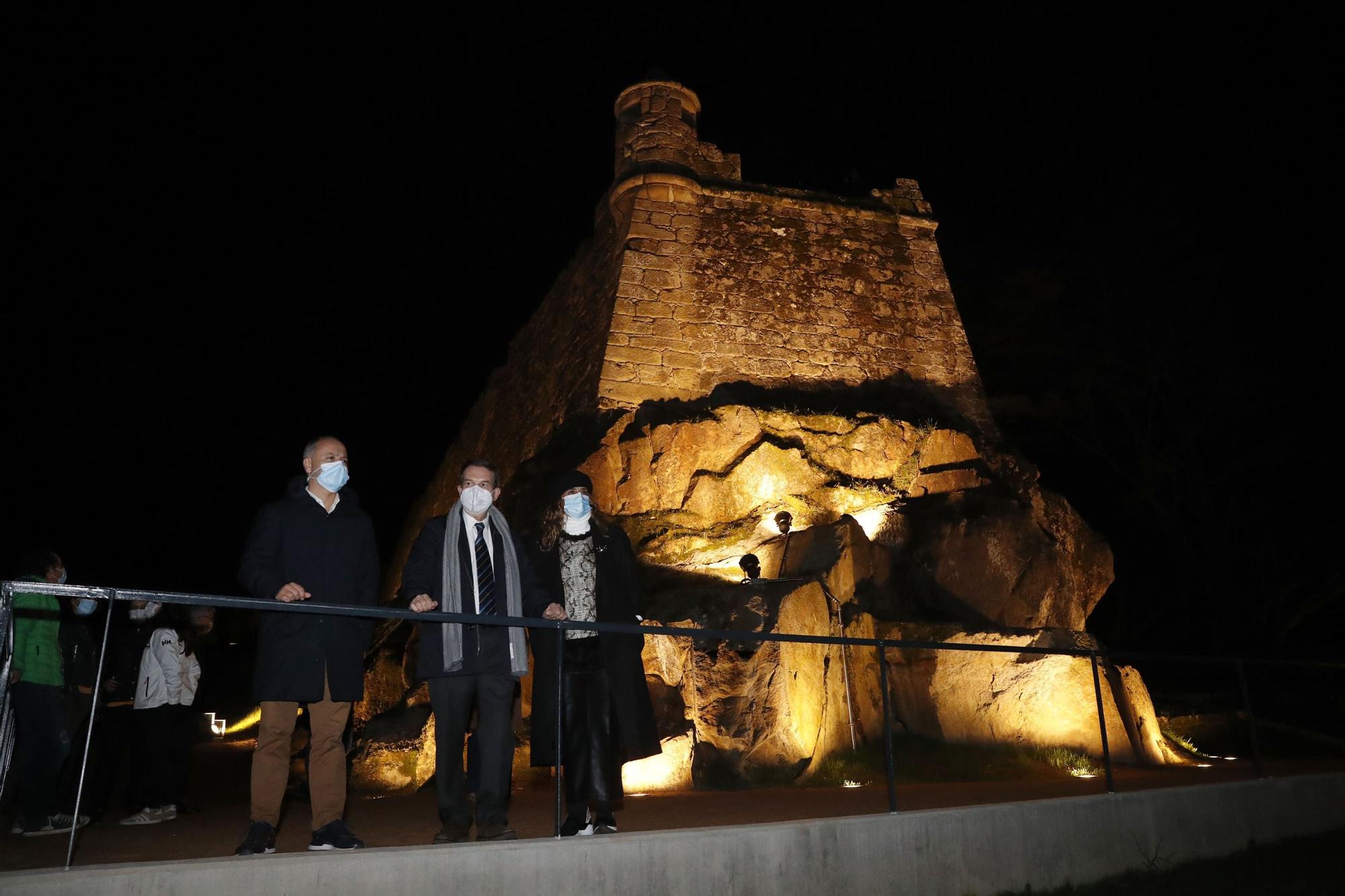 La muralla de O Castro estrena iluminación y gradas