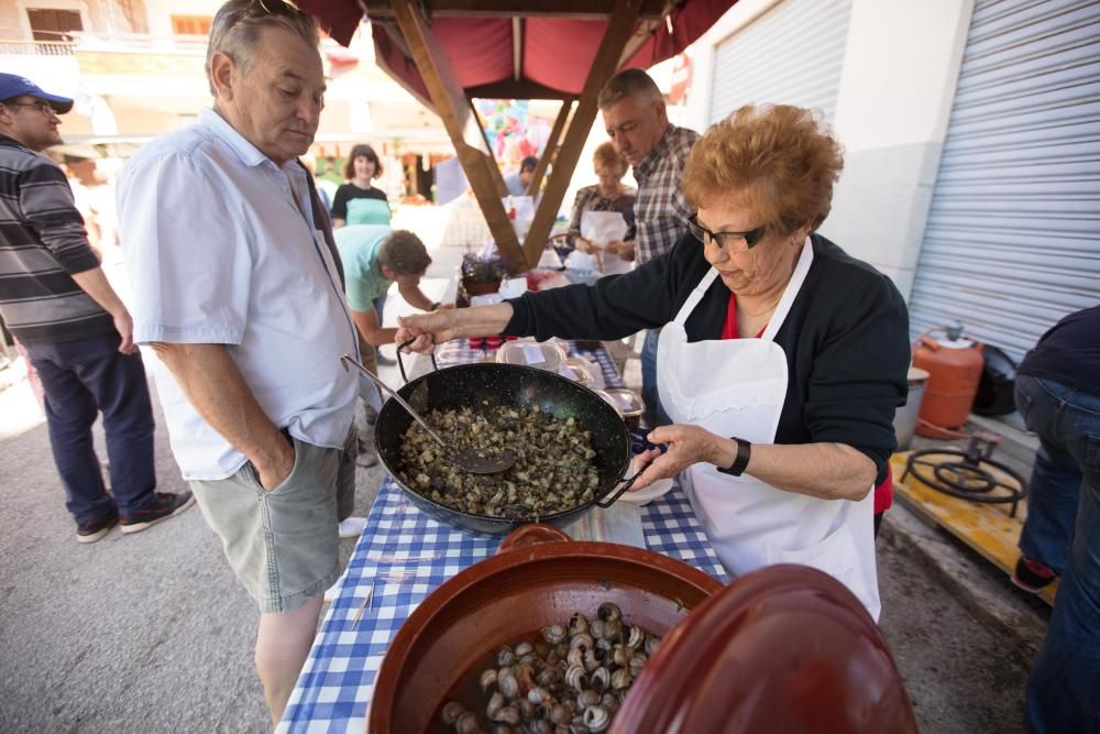 Schnecken-Liebhaber sowie Neugierige sind am Sonntag (21.5.) bei der Fira del Caragol auf ihre Kosten gekommen. Wer die Tiere lieber nicht auf dem Teller hat, konnte eine Riesen-Ensaimada probieren.